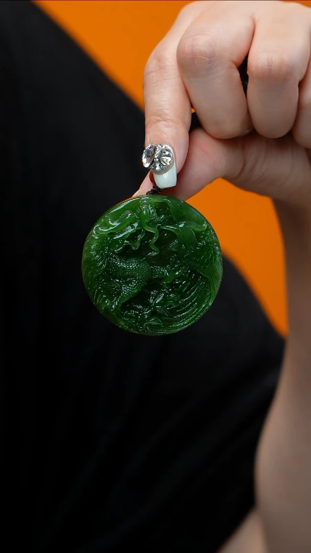 和田玉（碧玉）未镶嵌颈饰碧玉龙凤牌 多样性发其一