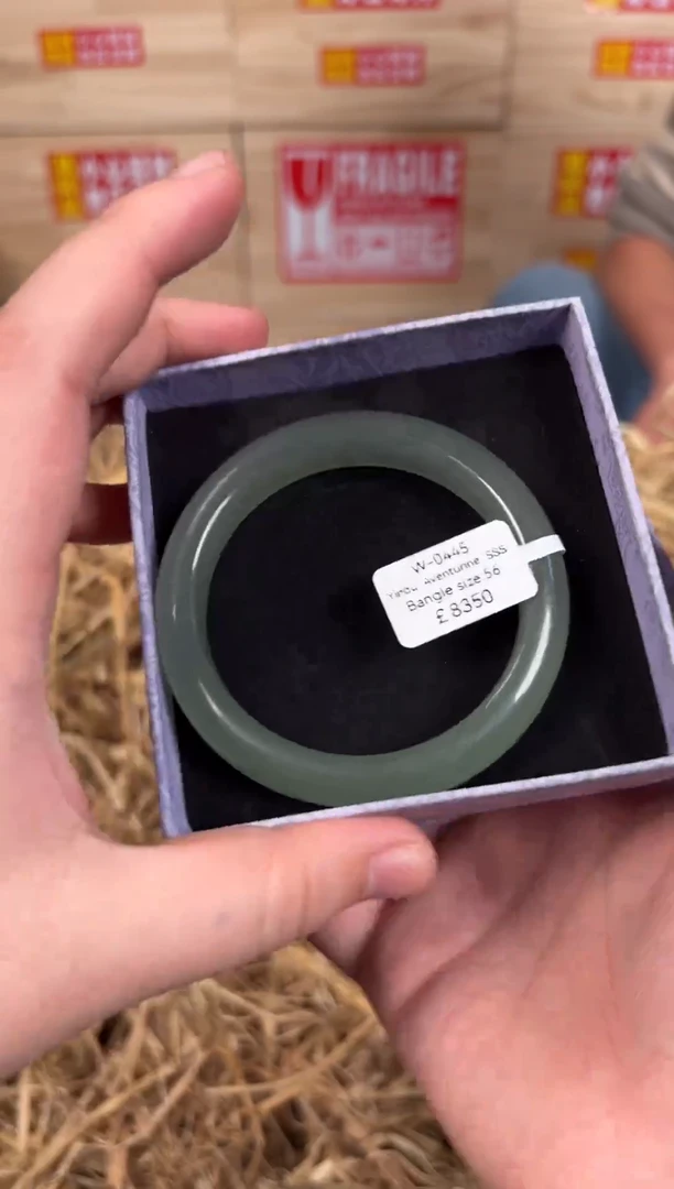 未镶嵌手镯石英质玉W0445