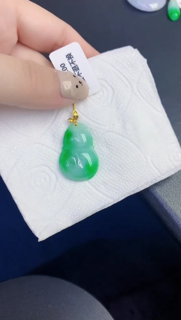 颈饰18K金镶嵌翡翠缅甸天然翡翠A货