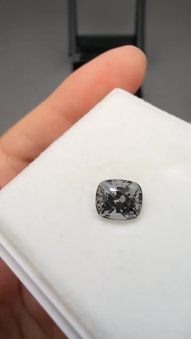 【闪购商品】尖晶石黑武士未镶嵌1.88ct-A518-1p