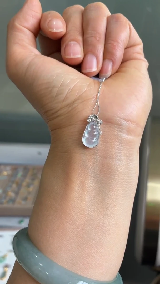 颈饰18K金镶嵌翡翠天然翡翠A货