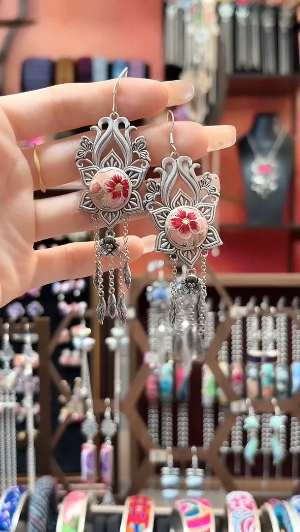 织绣云织谣民族风精美饰品   196**