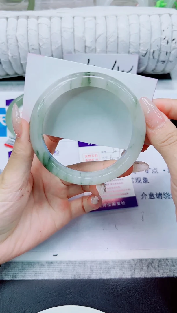 未镶嵌手镯石英质玉207/64.8