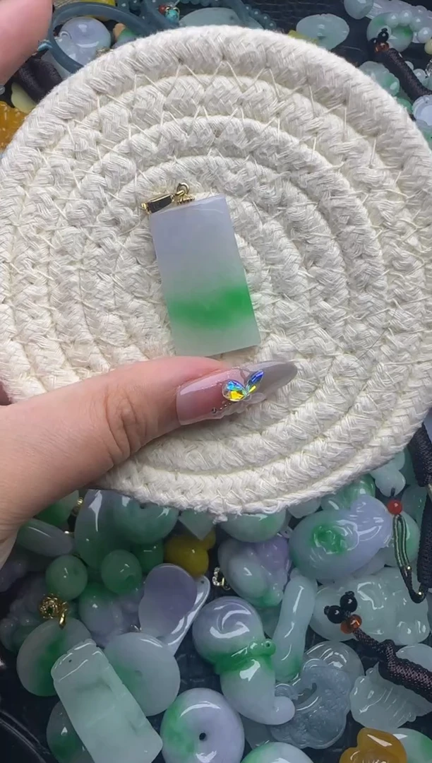 翡翠未镶嵌颈饰天然缅甸翡翠吊坠