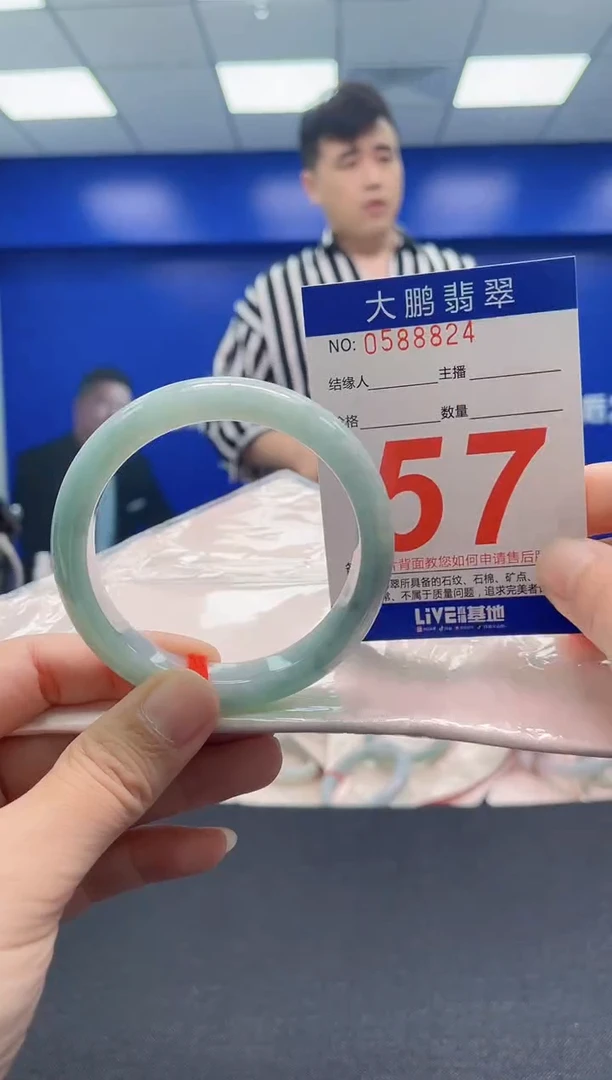 翡翠手镯未镶嵌 AAAAAAAAA