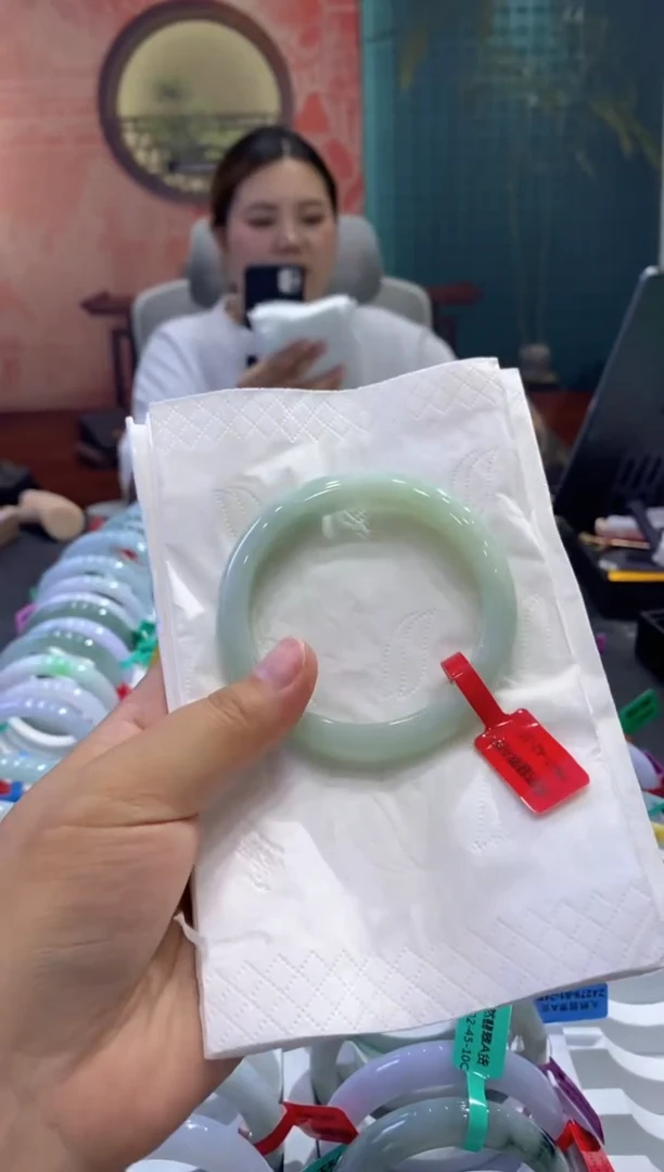 翡翠手镯未镶嵌多人0017426
