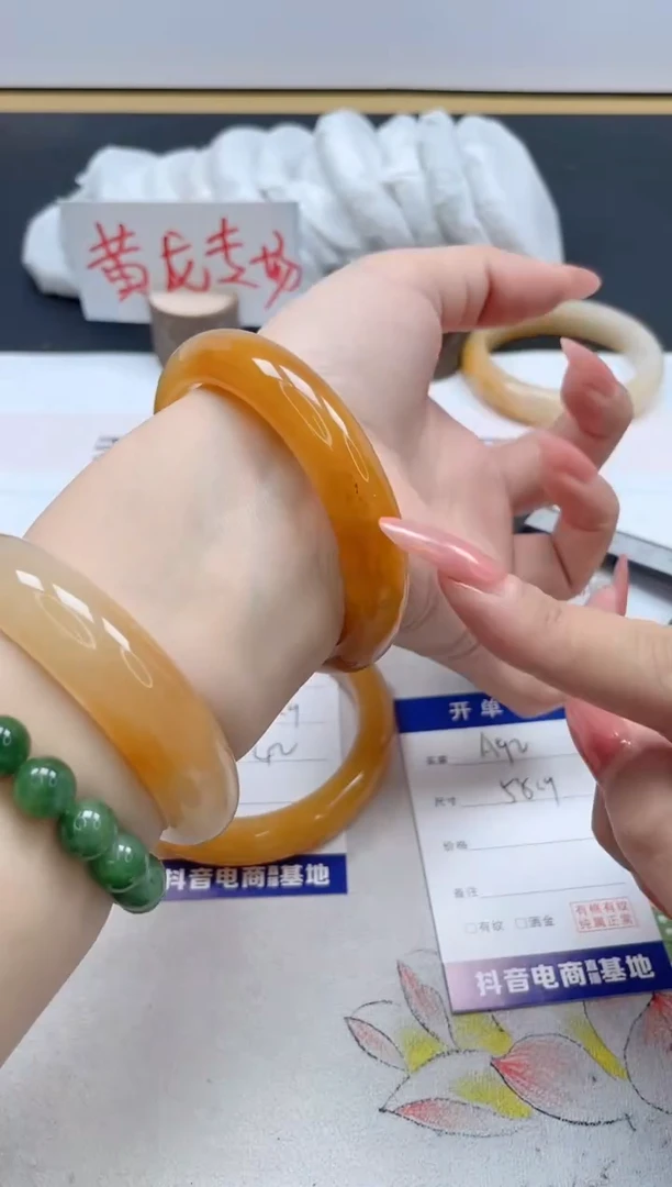 【闪购商品】石英质玉手镯未镶嵌A92/58.9