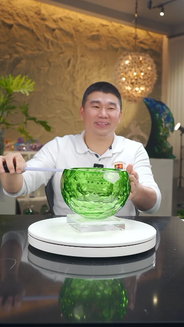 手工艺品琉璃祖母绿色切面聚宝盆