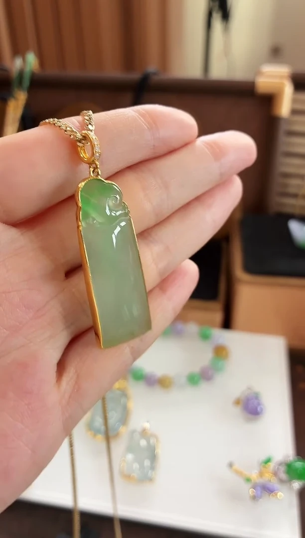 吊坠(不含链)18K金镶嵌翡翠吊坠