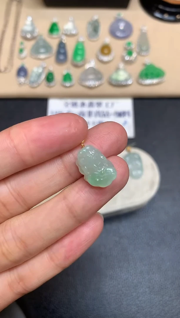 颈饰18K金镶嵌翡翠貔貅【无服务费【48小时鉴赏期】