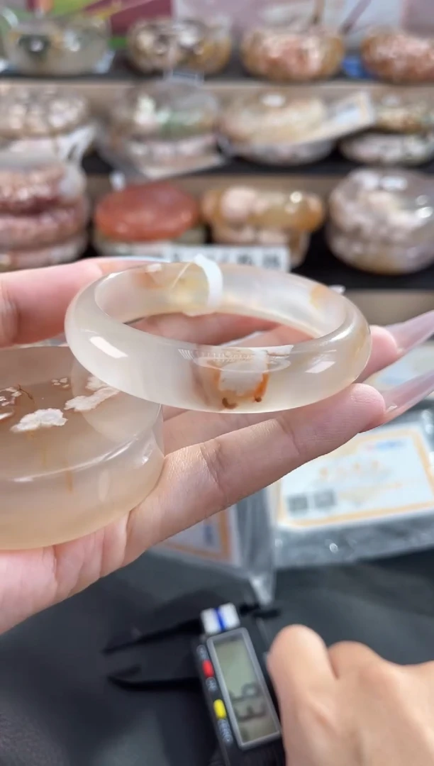 未镶嵌手镯石英质玉55