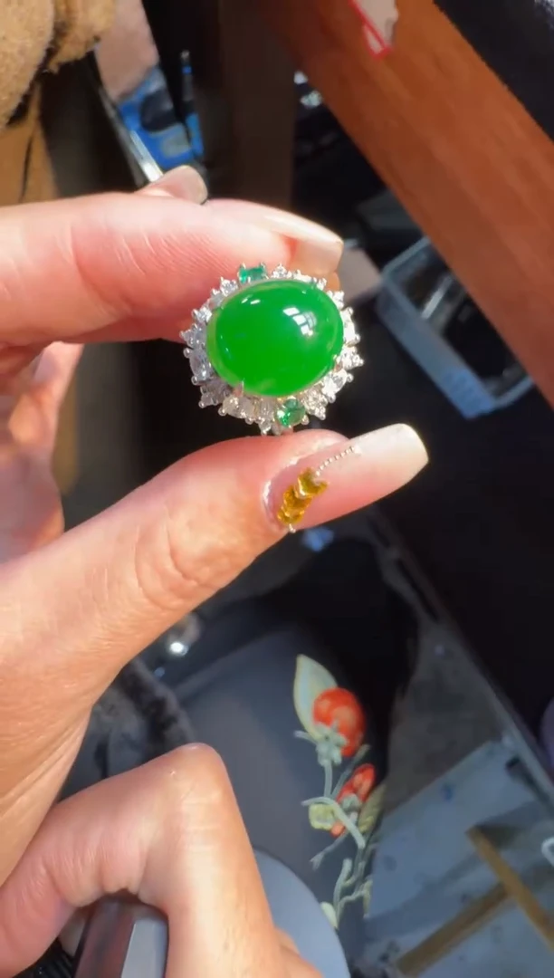 未镶嵌定制翡翠翡翠A货有轻微色差属于正常现象，戒指多样性发货1