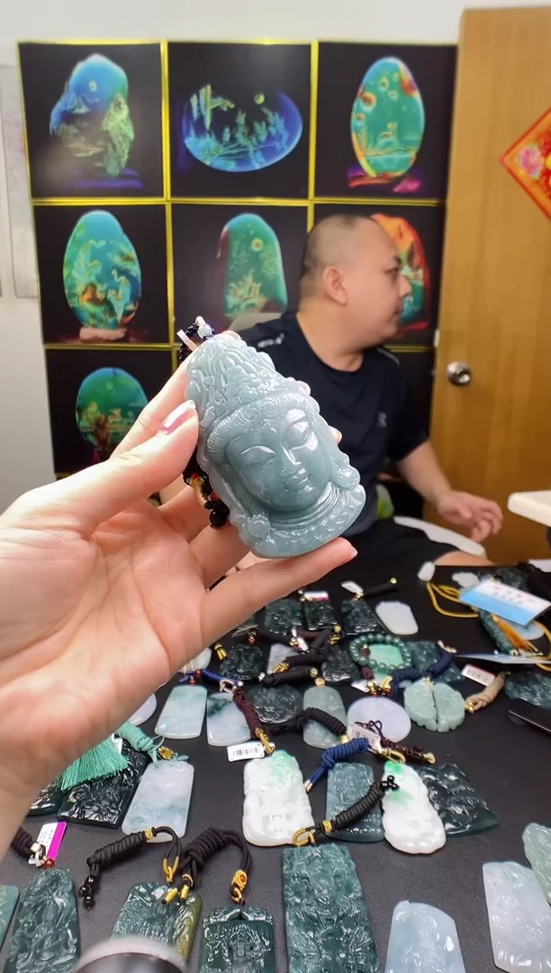 翡翠未镶嵌颈饰多样性发其一