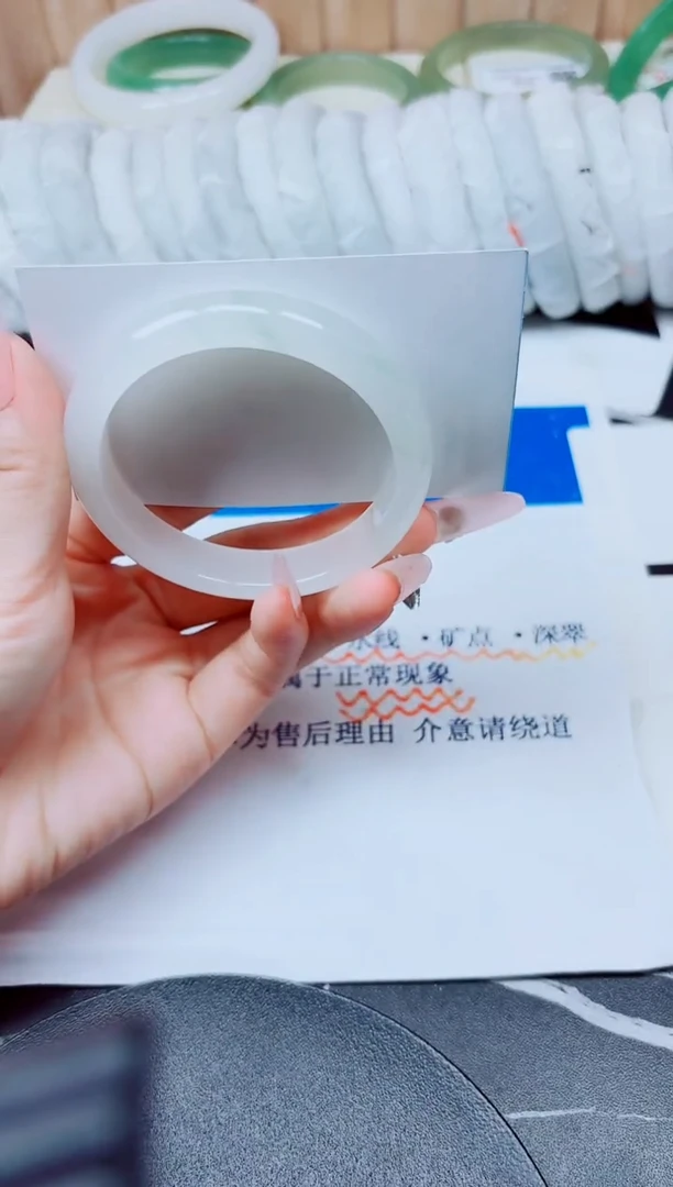 未镶嵌手镯石英质玉133/55.6