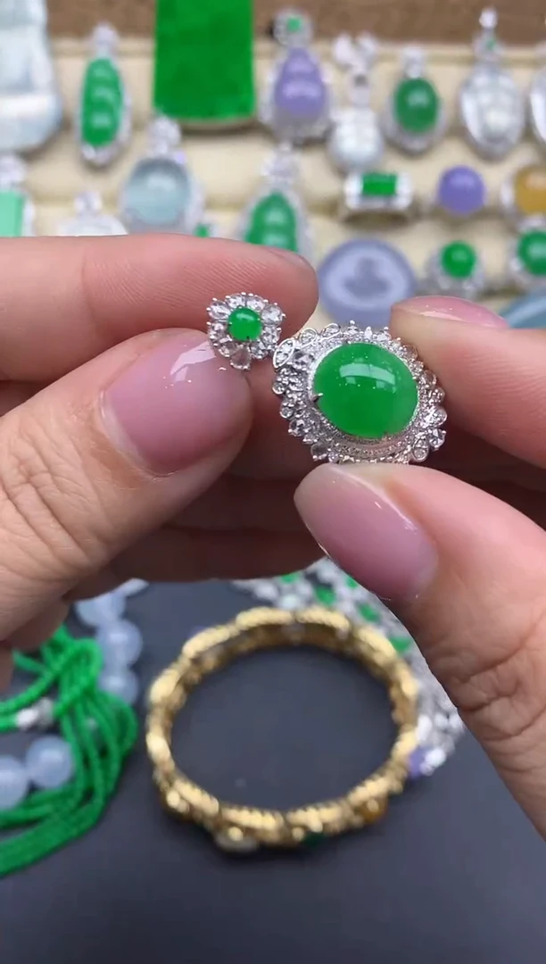 【闪购商品】翡翠颈饰18K金镶嵌401-中国好珍宝