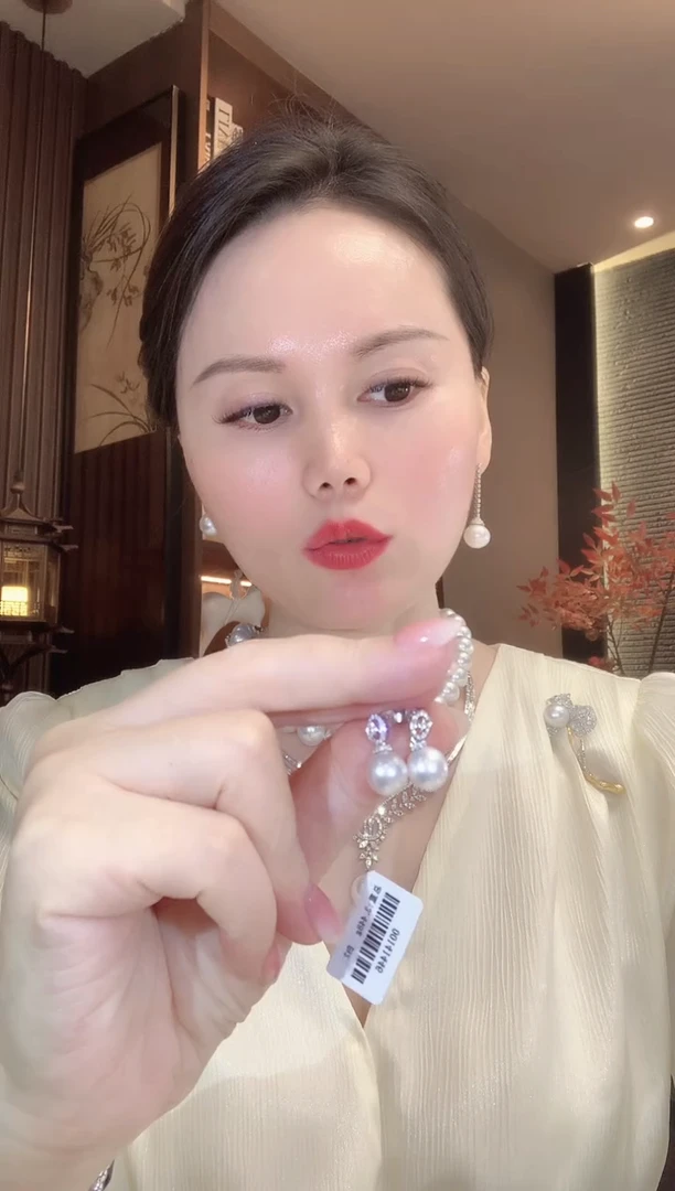 18K金镶嵌耳饰海水珍珠D88