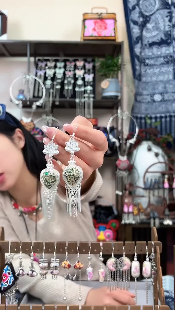 织绣民族风非遗老绣饰品276