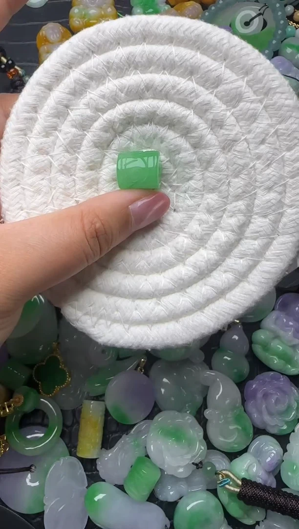 颈饰未镶嵌翡翠缅甸翡翠吊坠