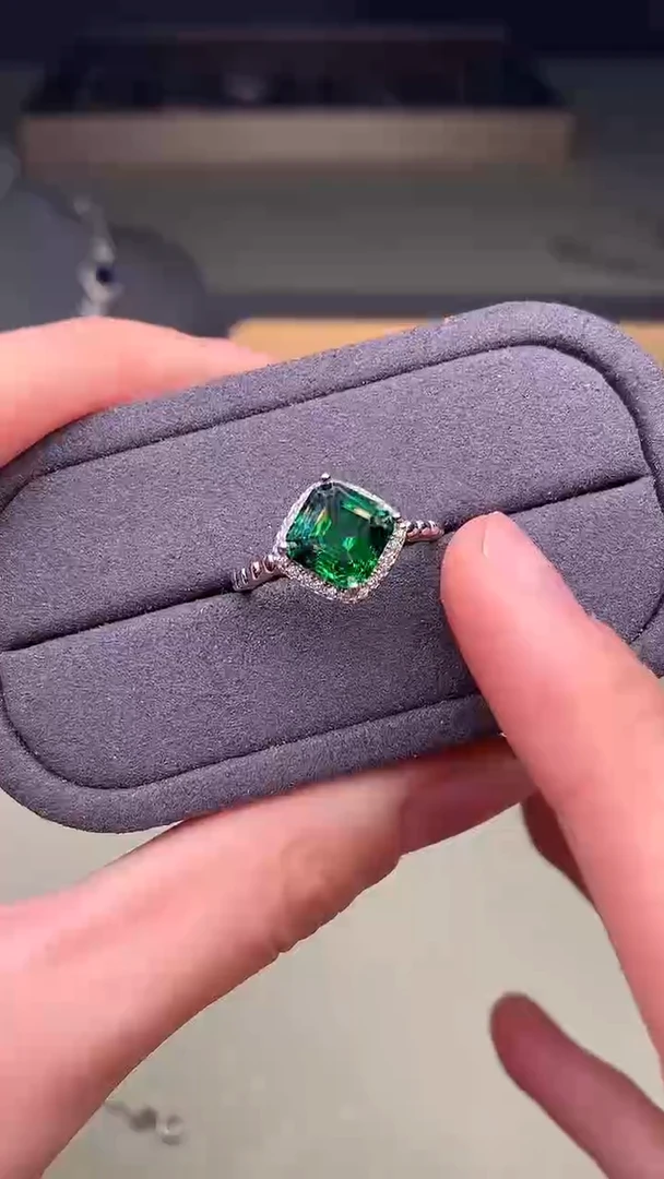 银S925镶嵌戒指绿色碧玺······