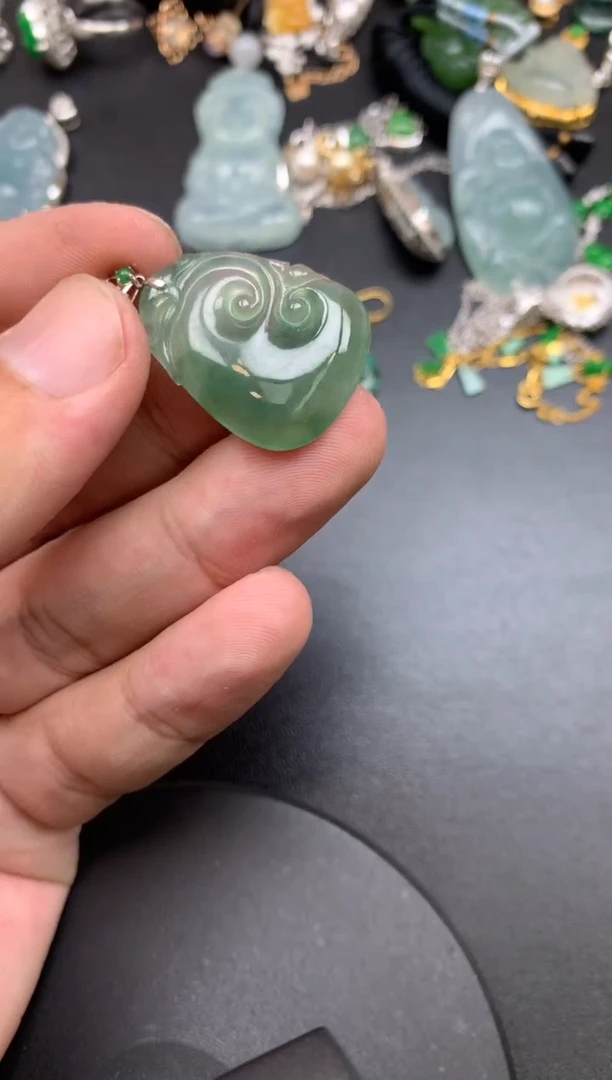 颈饰18K金镶嵌翡翠?****图多栋商品不退不换