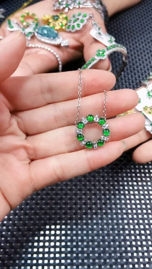 【闪购商品】翡翠颈饰未镶嵌11111111