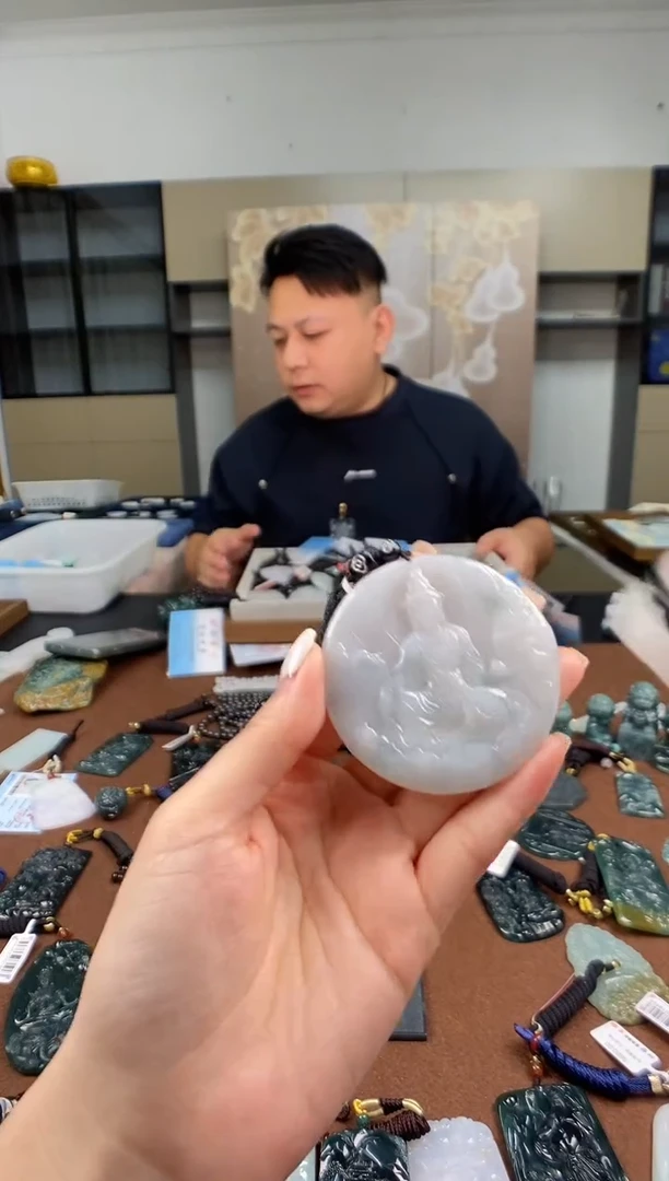 颈饰未镶嵌翡翠 多样性发其一
