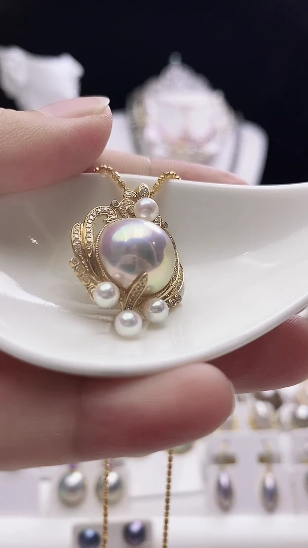 18K金镶嵌拼合珍珠（马贝珠）颈饰海水马贝吊坠