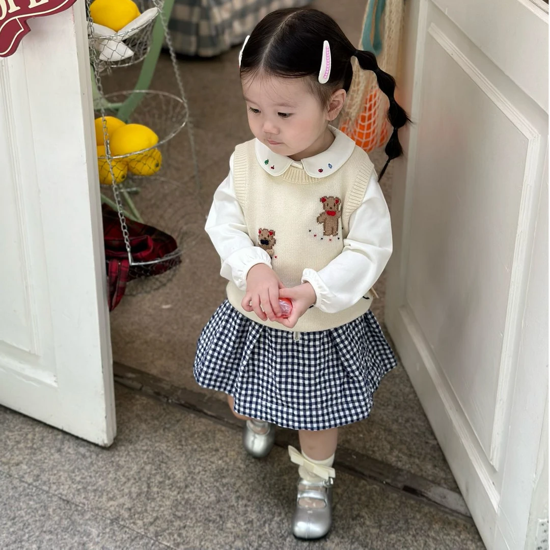 壹妈韩版童装女童早秋套装洋气儿童小熊针织马甲娃娃领衬衫半身裙