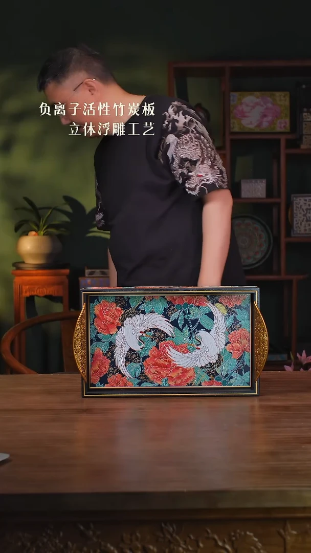 壹藏贰宝鹤戏牡丹托盘