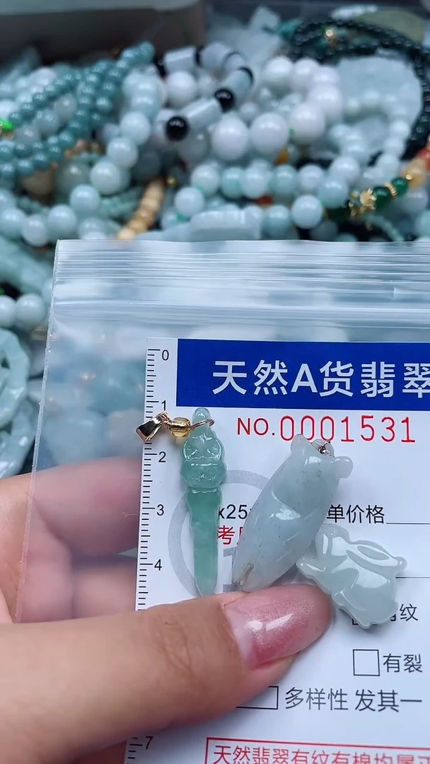 翡翠未镶嵌吊坠(不含链)w