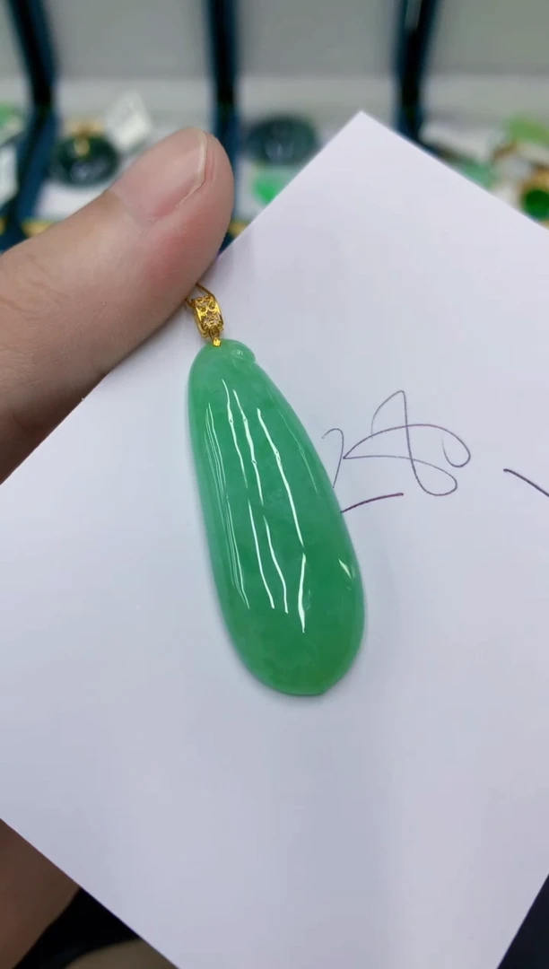 颈饰18K金镶嵌翡翠翡翠
