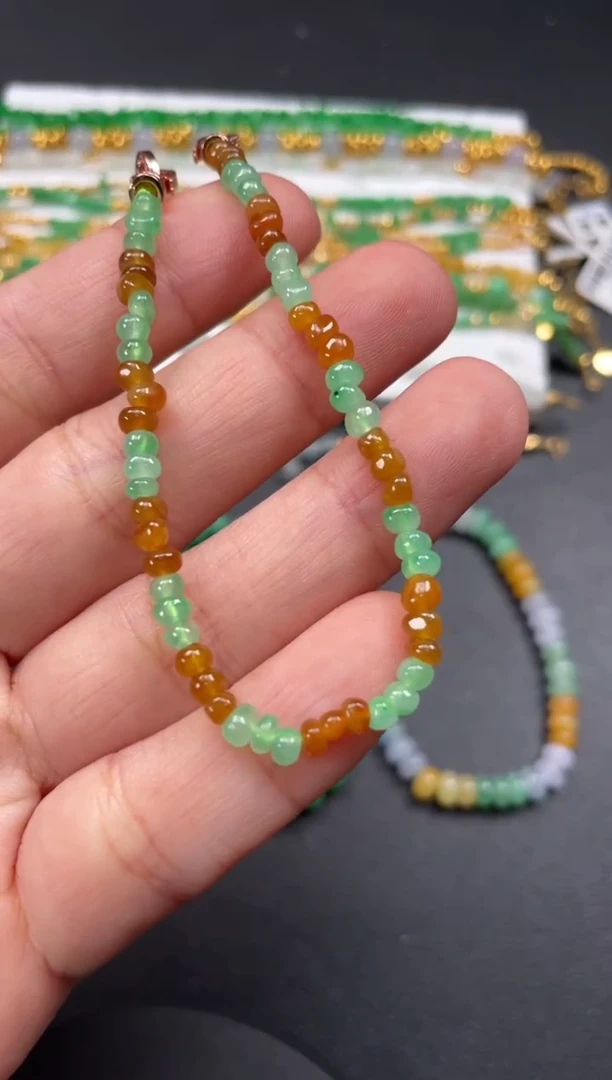 套链18K金镶嵌翡翠一条   P206