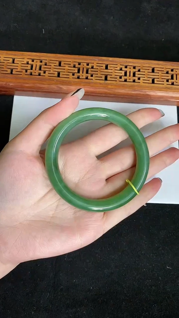 【闪购商品】和田玉（碧玉）手镯未镶嵌粉绿圆条手镯