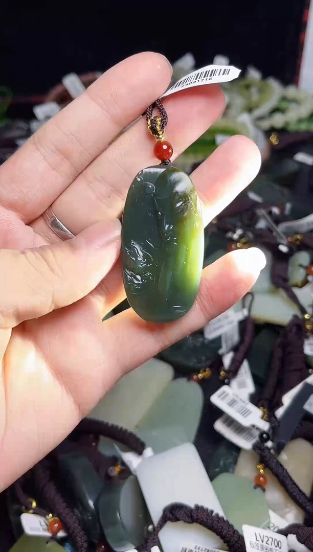 颈饰未镶嵌和田玉1