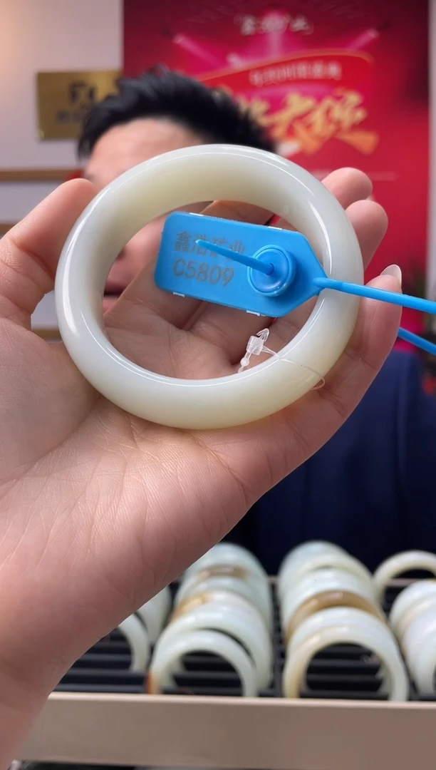 【闪购商品】和田玉手镯未镶嵌且末金山糖白 C5809 圈口60