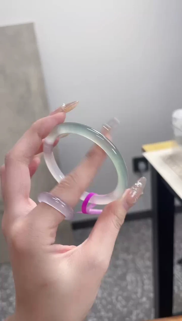 【闪购商品】玛瑙/玉髓手镯未镶嵌57-58圈 需要包容圆条