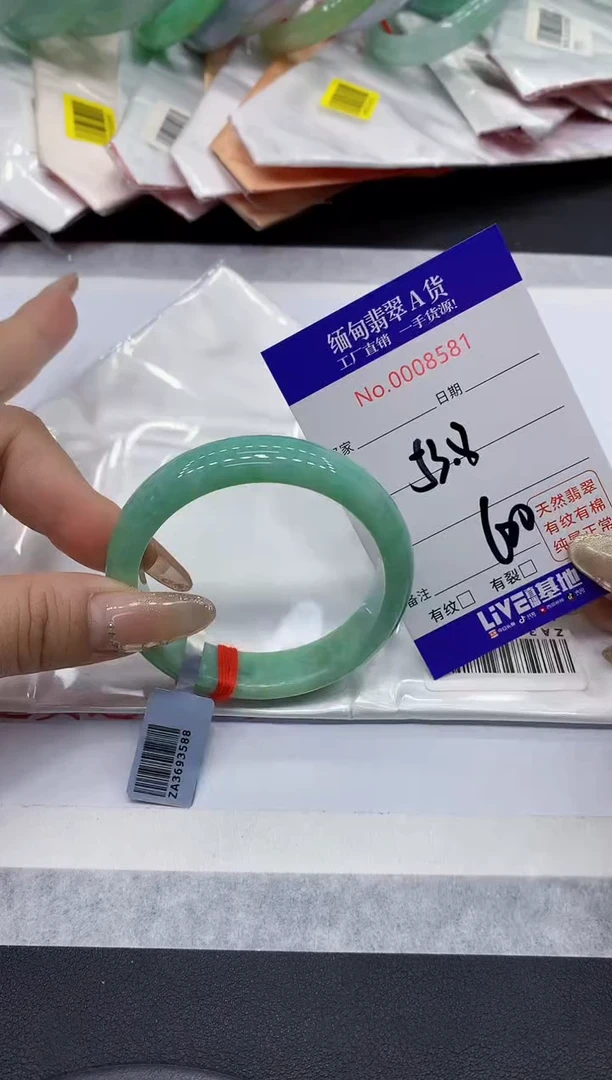 翡翠手镯未镶嵌81缅甸翡翠手镯