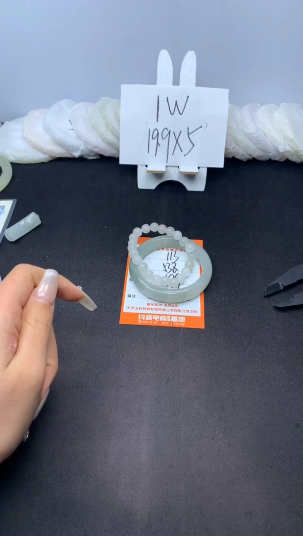 【闪购商品】石英质玉手镯未镶嵌113---53.8