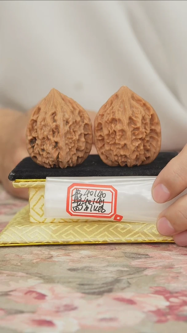 把件文玩核桃鸡心