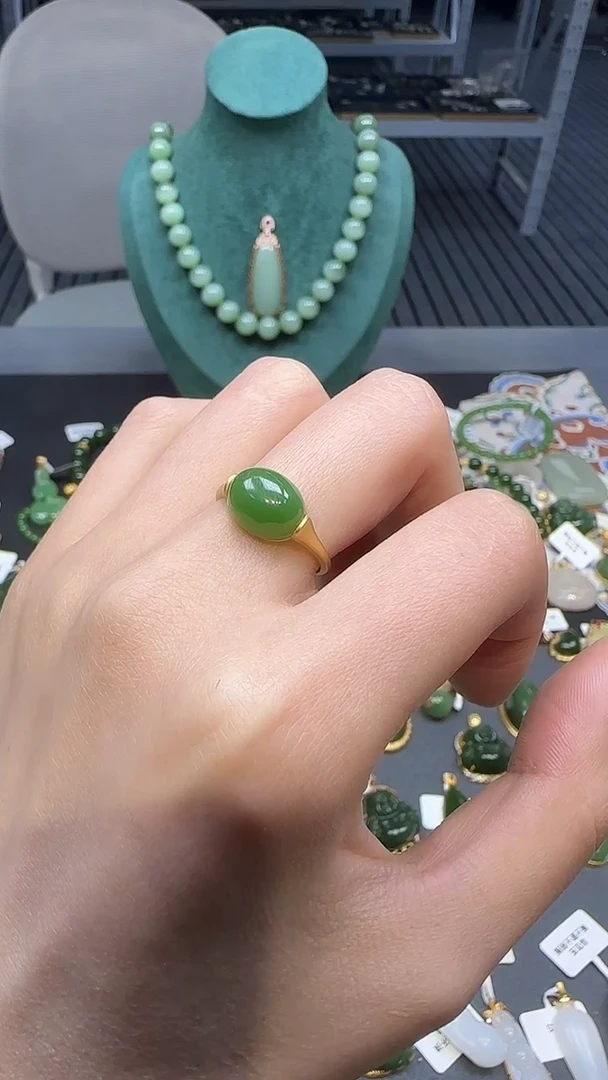 18K金镶嵌戒指和田玉1