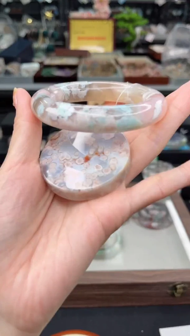 【闪购商品】石英质玉手镯未镶嵌55圈口（赠品镯心）2S942