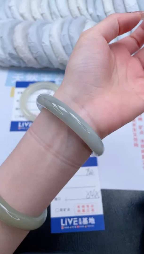 【闪购商品】石英质玉手镯未镶嵌T22-54.5