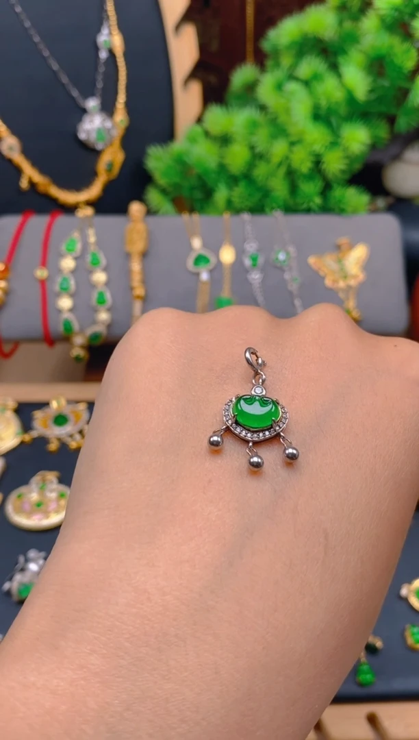 吊坠(不含链)银S925镶嵌翡翠如意锁