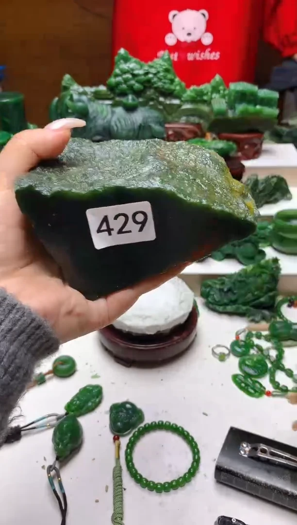 未镶嵌和田玉（碧玉）摆件1