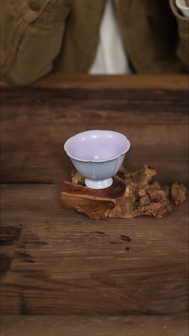 浅紫色花口主人杯