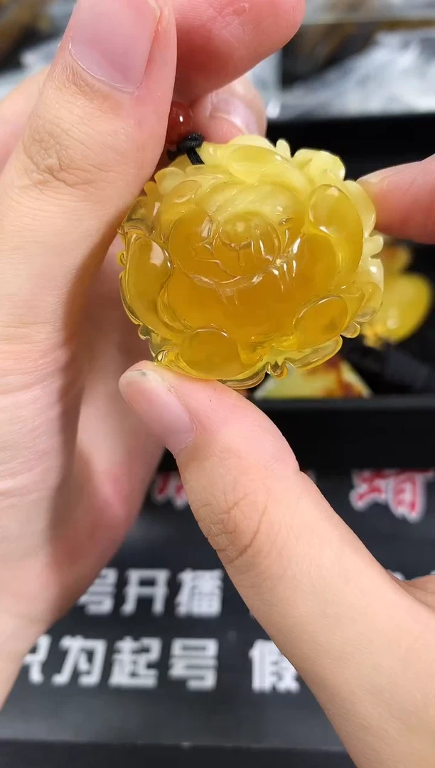 蜜蜡未镶嵌珠宝奇石51