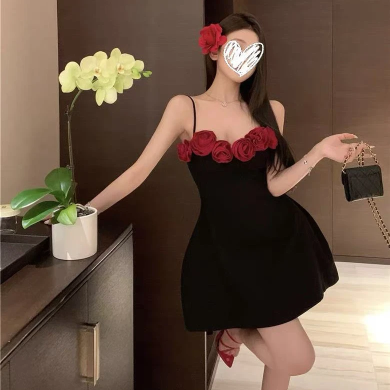 立体花朵性感吊带连衣裙女夏季法式显瘦短裙小众收腰蓬蓬裙子