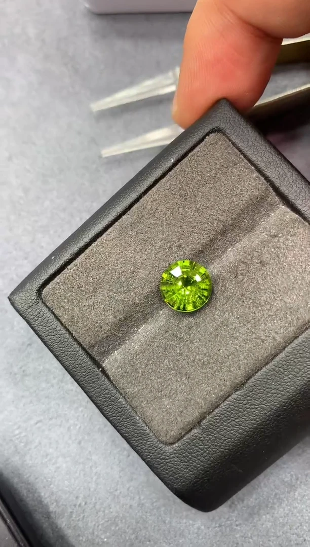 未镶嵌裸石橄榄石l****方3.5ct 57