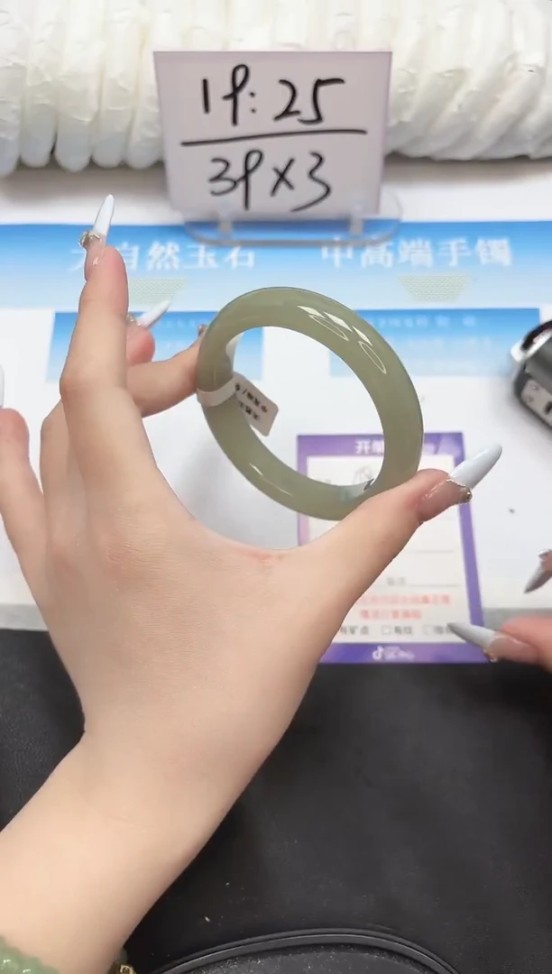 未镶嵌手镯石英质玉48-57.3