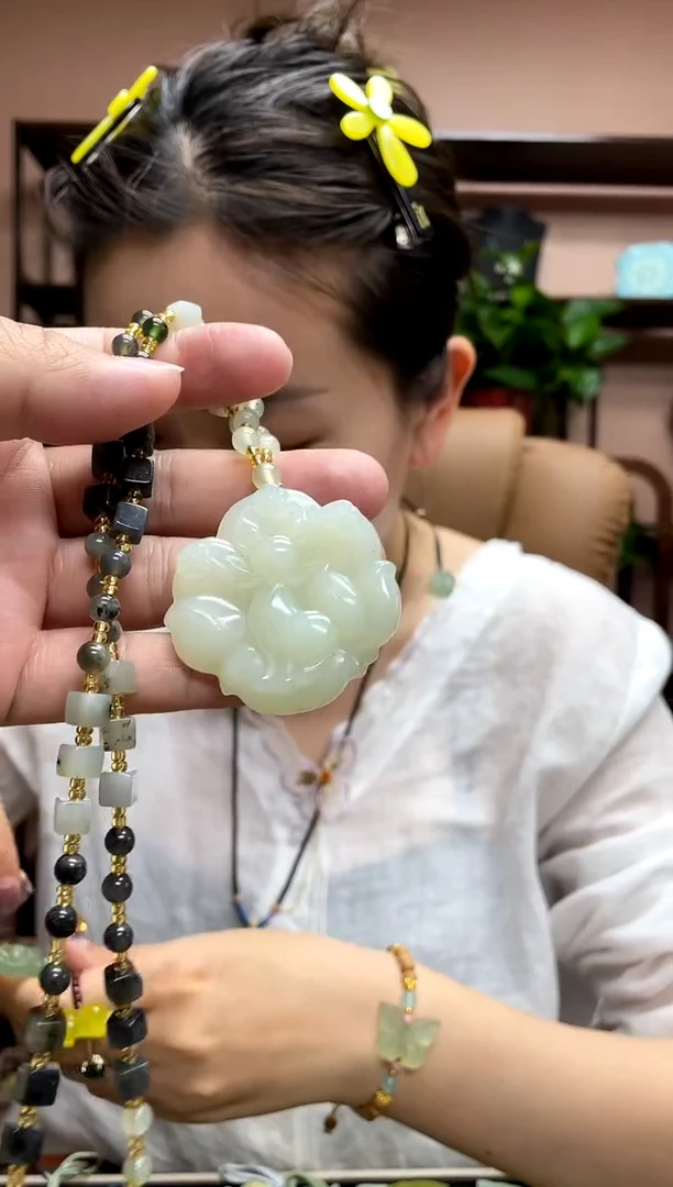 岫玉未镶嵌吊坠·